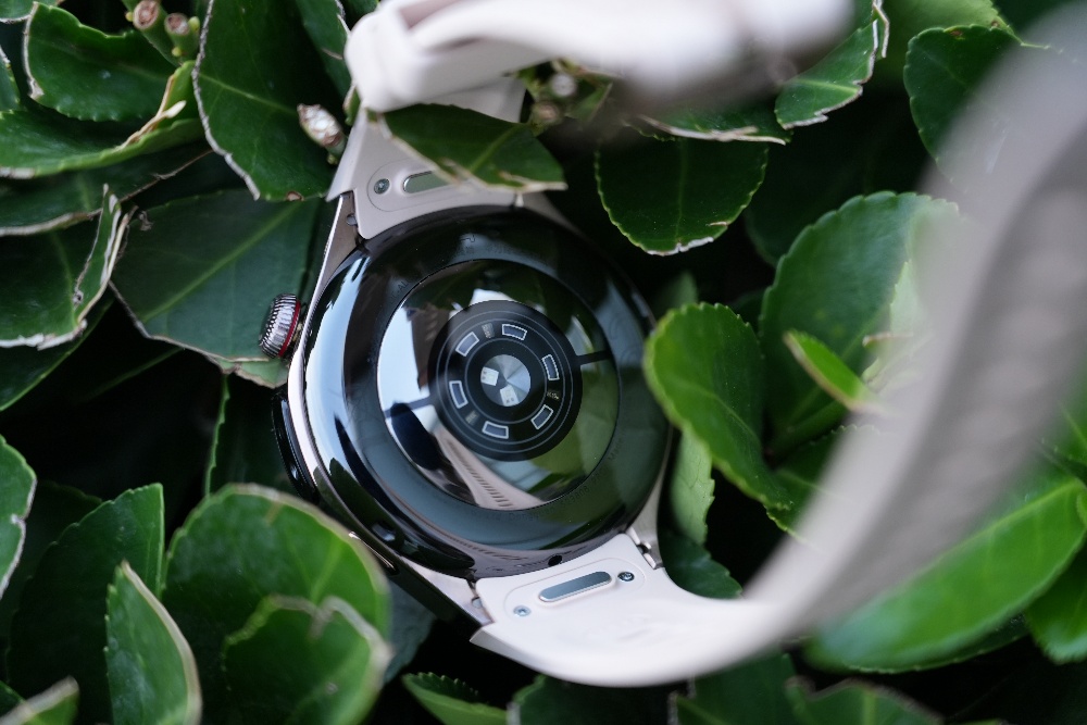 3秒啟動1分鐘完成體檢！首款純血鴻蒙手表華為Watch5深度體驗