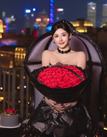 身高178cm，体重130斤，刘太阳的身材火出圈，谁看了不迷糊？