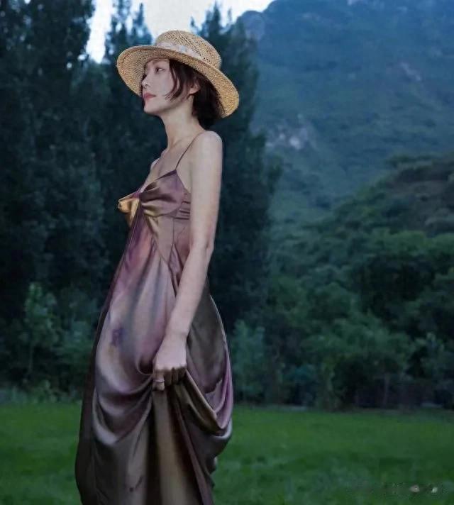 秦岚山谷美人，优雅迷人！