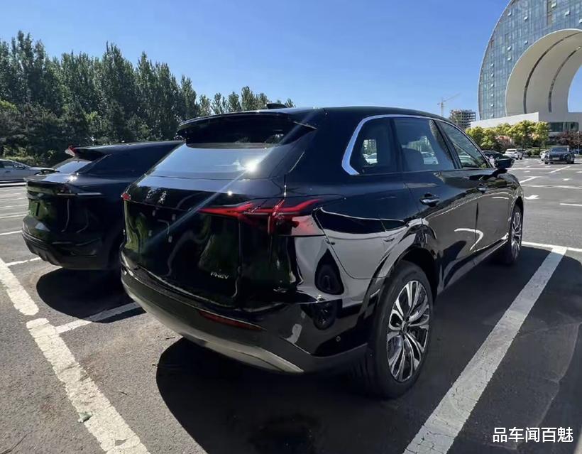 红旗HS5插混版现身，配密闭中网，取消贯穿尾灯，还带内饰新设计