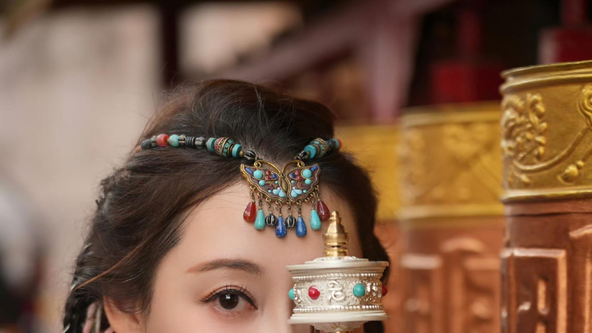 TVB“最强后母”西藏旅行！晒藏服旅拍，与另一半相恋多年未领证