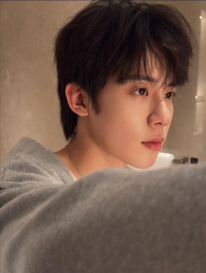 周奇怎么了?从《小欢喜》中暖心男孩方一凡到私联粉丝的心机boy