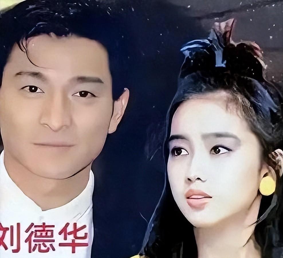 64岁的刘德华，终于大大方方的公开，自己和老婆朱丽倩的照片