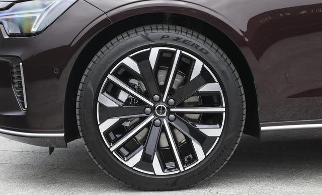 新款沃尔沃S90震撼登场，豪华座驾再升级，起售价30.09万元诚意十足