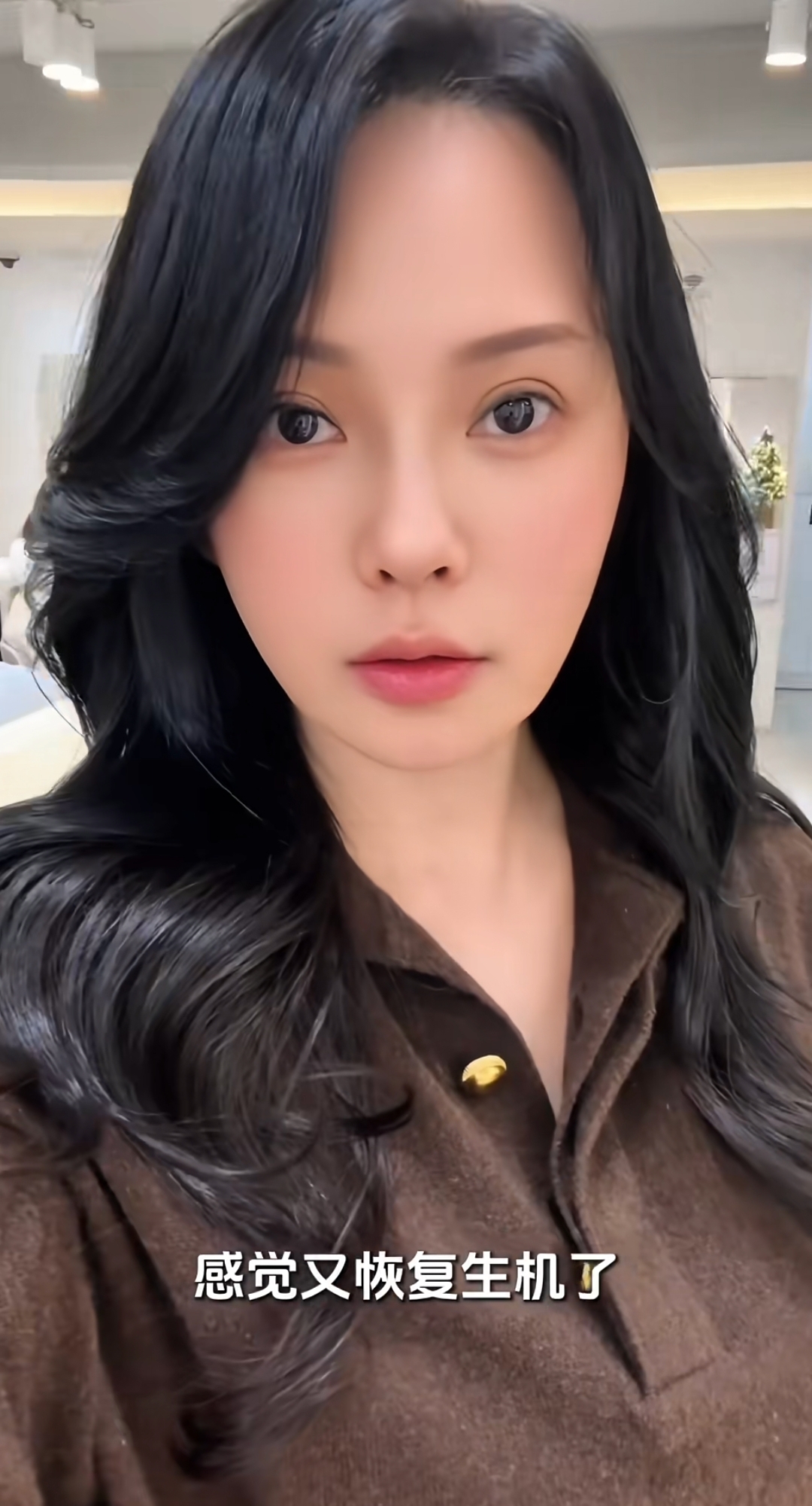 伊能静专程飞韩国剪头发，素颜脸垮馒化严重，为保养相当舍得花钱