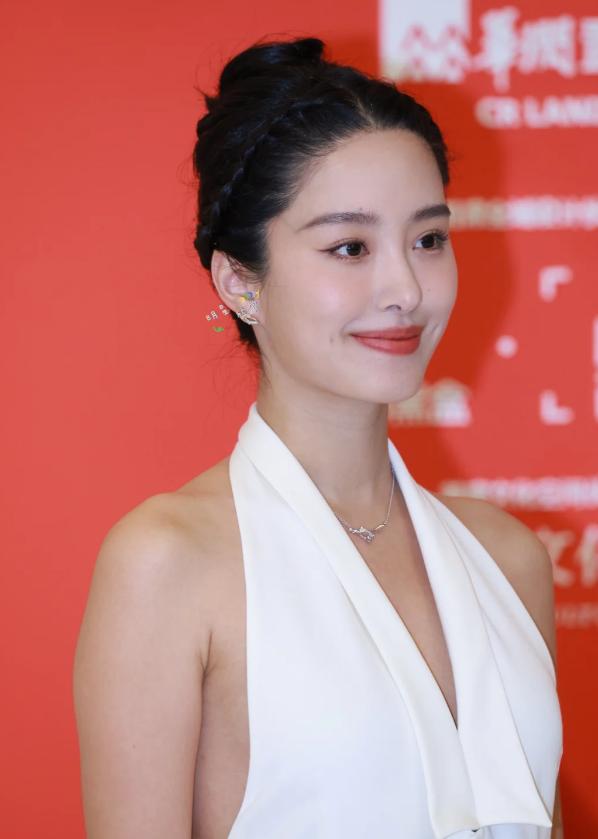 深圳晚宴,佟丽娅皮包骨,杨采钰真空,谭松韵肿,刘雨昕像座山雕