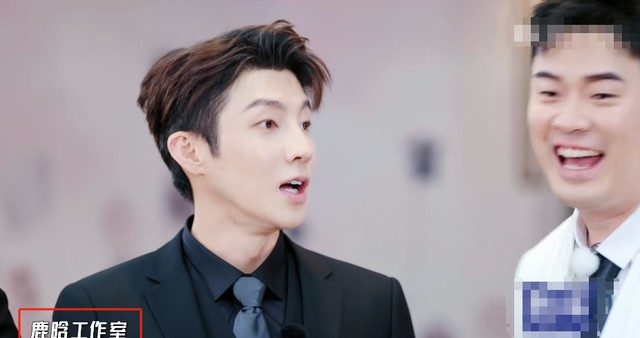 同样是老板带艺人，对比邓超和陈赫的相处细节，亲疏远近一目了然