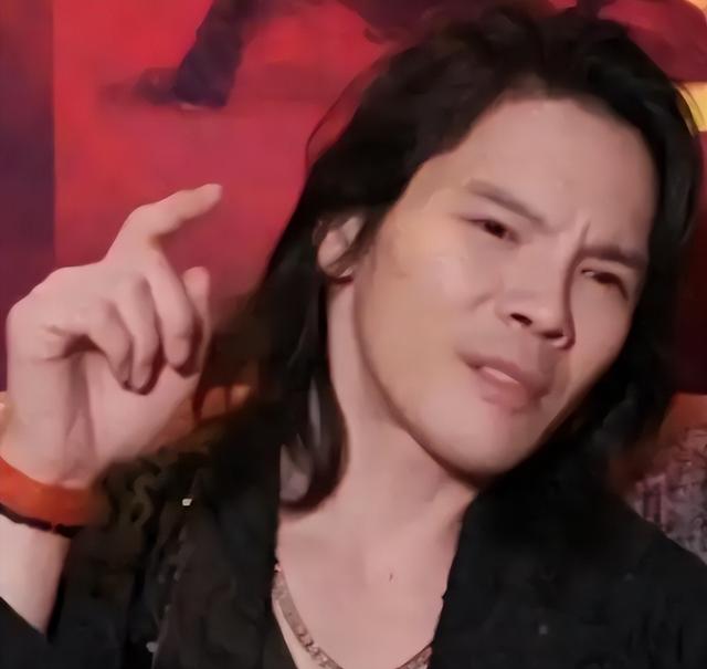 前后仅差1小时！向佐新动向曝光，终究，连偶像刘德华也没忍住