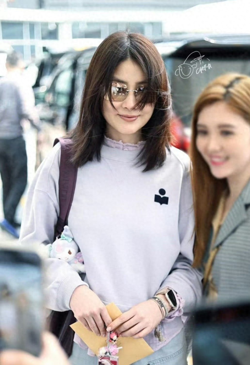 陈慧琳香芋紫卫衣配牛仔裤，减龄又时髦，完全看不出年龄～ ???