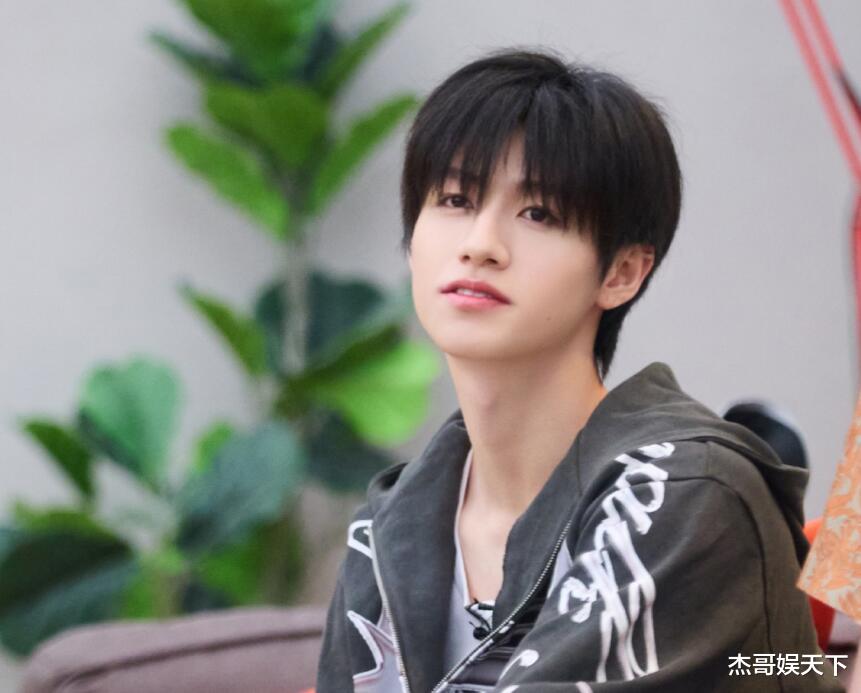 苏醒和张智霖这一跪，让《披哥5》彻底被打脸