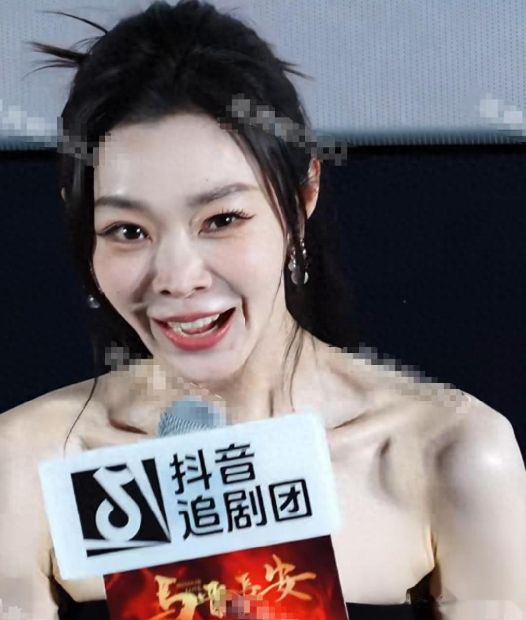 35岁宋轶素颜照,说不上美,让网友怀疑宋轶整容,她终于发声了