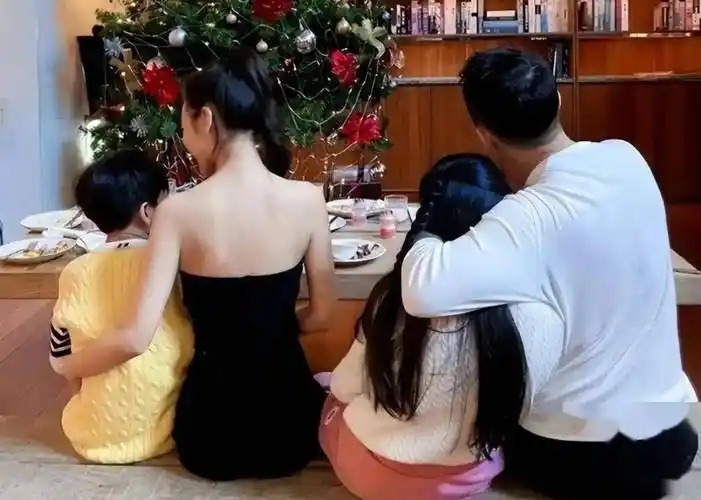 S家情何以堪！马筱梅直播一句话，透露和俩孩真实相处，大S错付了