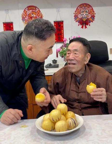 63岁晚节不保!杨议被扒底朝天,原来收美女徒弟只是冰山一角