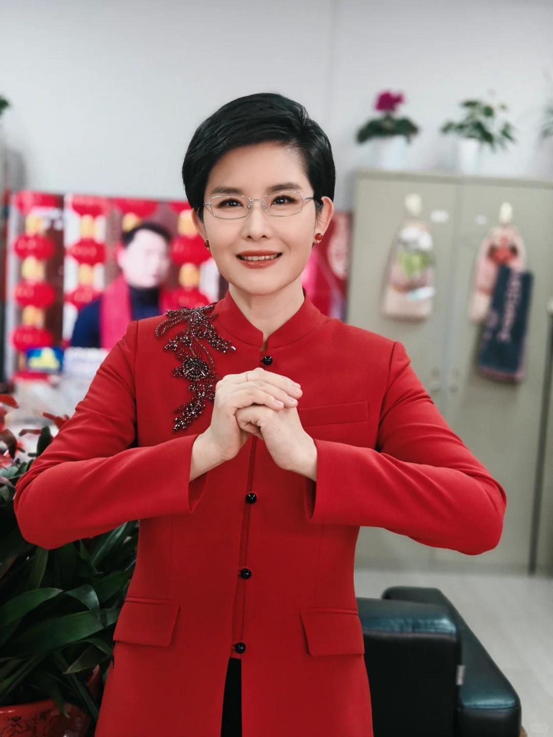 央视主持人大赛王宁接班邹韵,同为冠军,真是没有对比就没有伤害