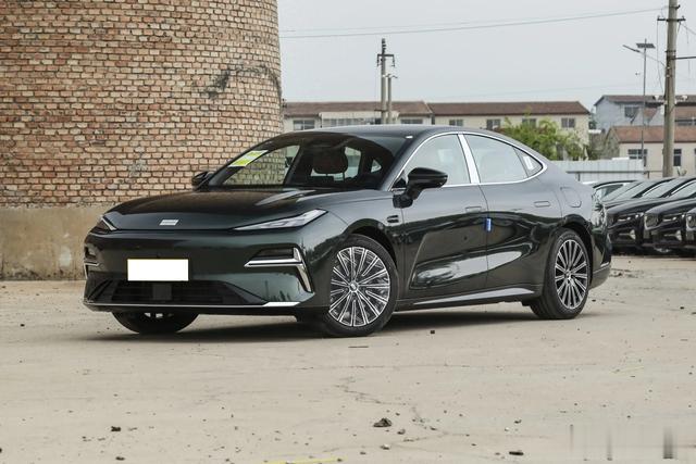 12万买悬架可调中大型车,银河星耀8让豪车功能下沉,续航1530km