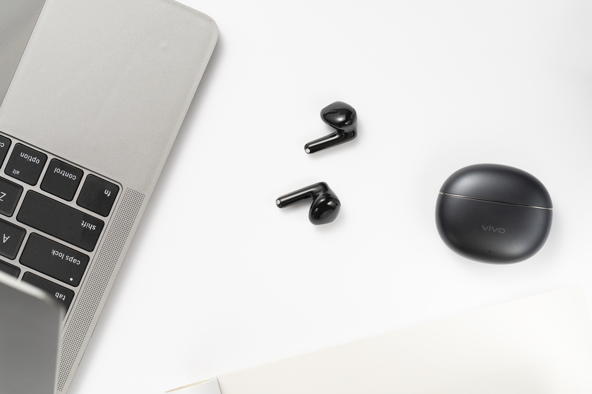 vivo TWS Air3 Pro星河黑图赏:半耳藏乾坤,深降噪如渊