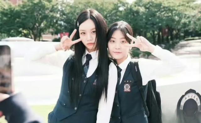 爆！李惠利大方官宣与郑秀彬甜蜜约会中