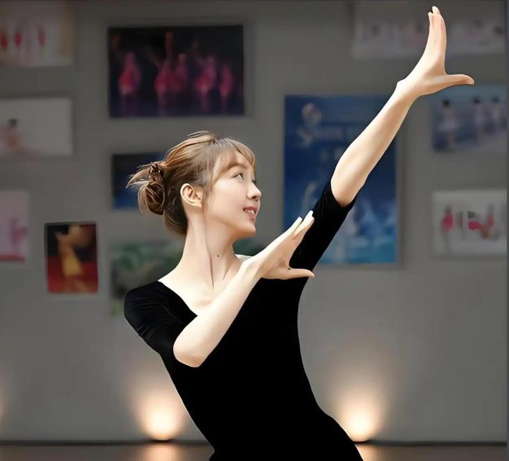 被曝与北京某银行长隐婚多年，宋丹丹干女儿现状，证实杨紫没说错