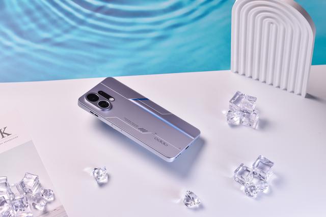 OPPO K13 Turbo Pro圖賞：疾風掠「銀」，高光在握！