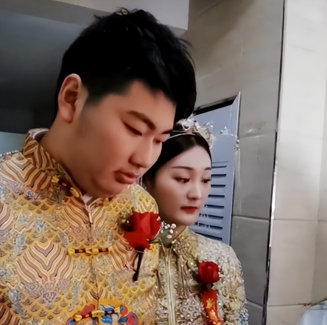 不装了!和朱小伟离婚4年,耗尽人气回心转意的陈亚男,原形毕露