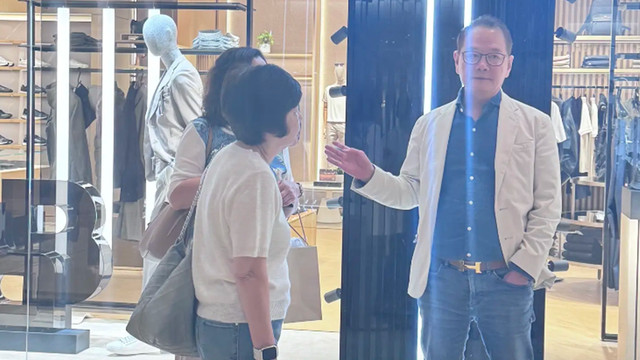 林心如父母露面，75岁林爸180高个好显年轻，与林妈复婚后很甜蜜