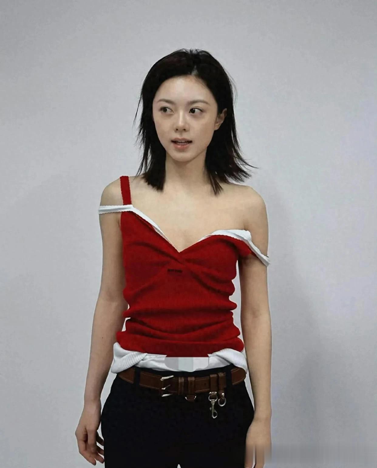 赵今麦穿衣风格好大胆啊