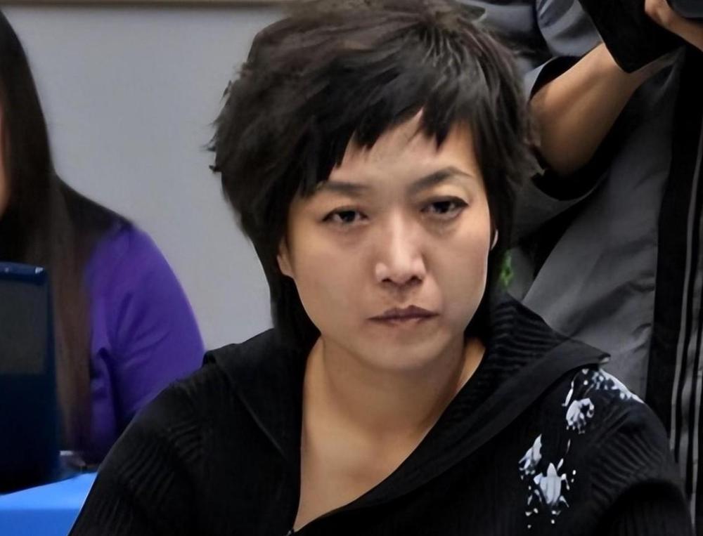 不要再为贺红梅感到惋惜了,55岁升任高官的她,早已走上另一路