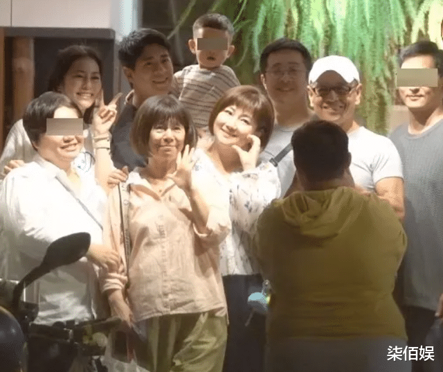 任家萱带男友儿子与爸妈聚餐，她和小徐一起变胖，妹妹妹夫也来了