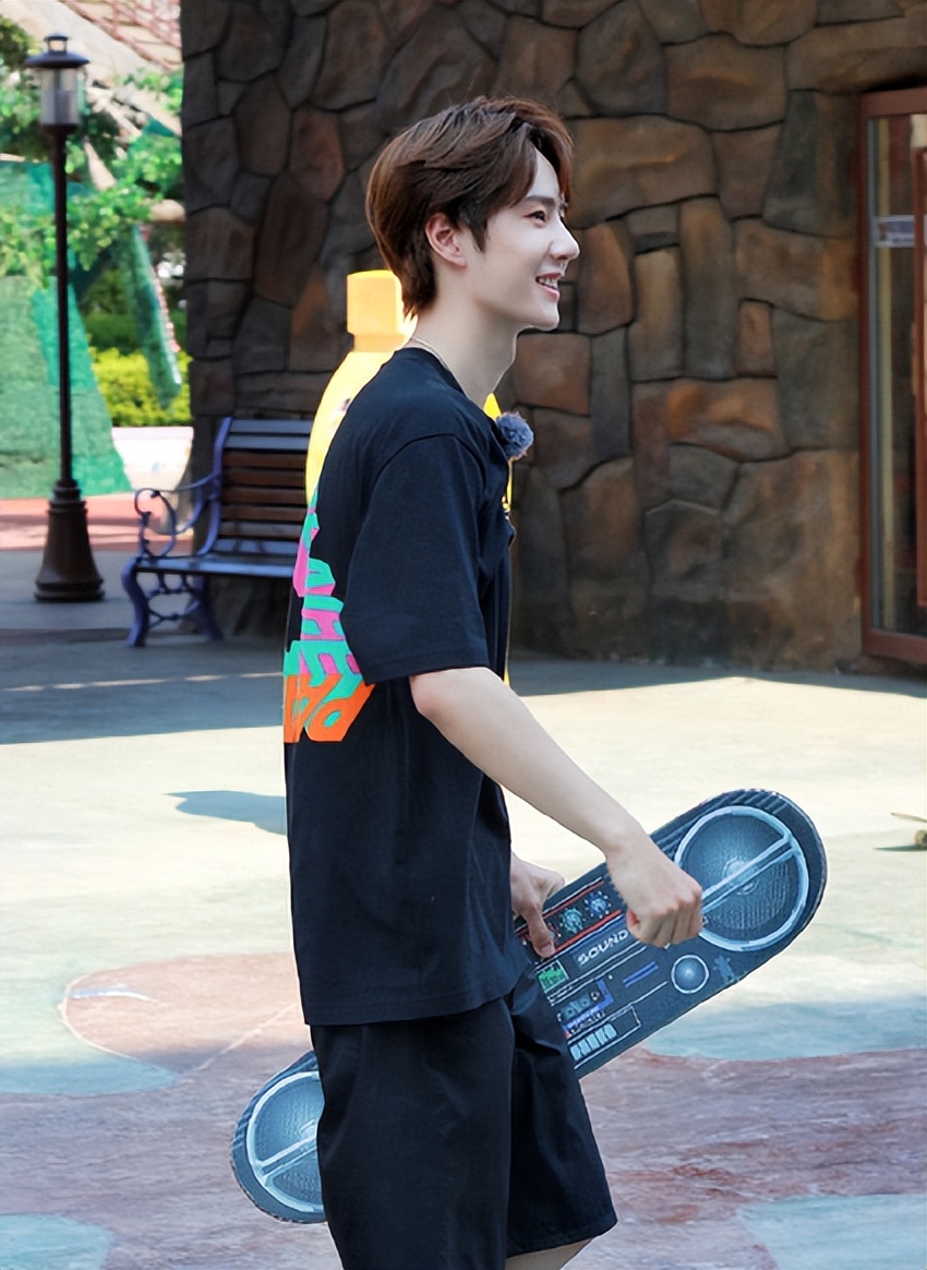 才播1集,全网曝光1个亿,28岁王一博再破天花板,肖战真没说错