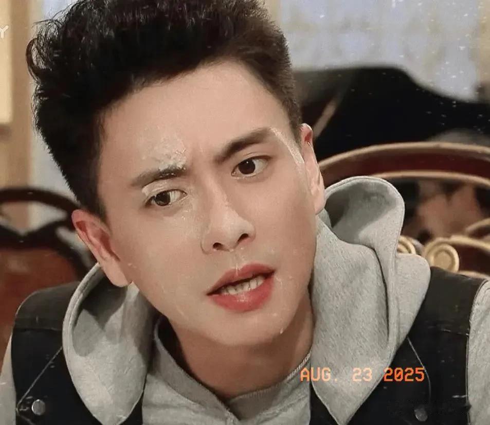 黄宗泽深圳出席活动,现场人山人海,网友:男神归来依旧是少年!