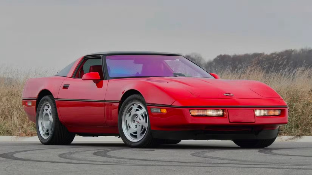 差点挑战法拉利的中置怪兽别克Wildcat，80年代最被低估的概念车！