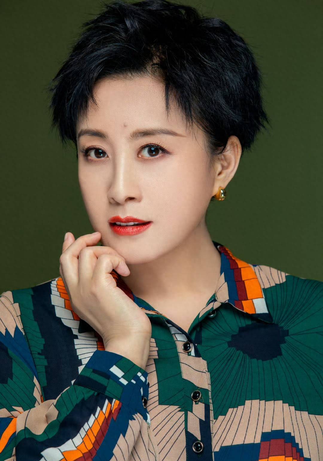 她长得漂亮，演技好，出道30年零绯闻，嫁小丈夫不生孩子也幸福