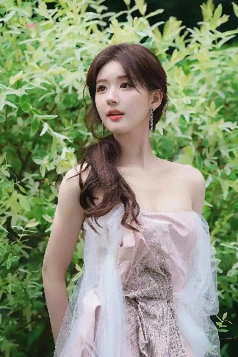 赵思思怒撕公司：顶流竟连205万都保不住？