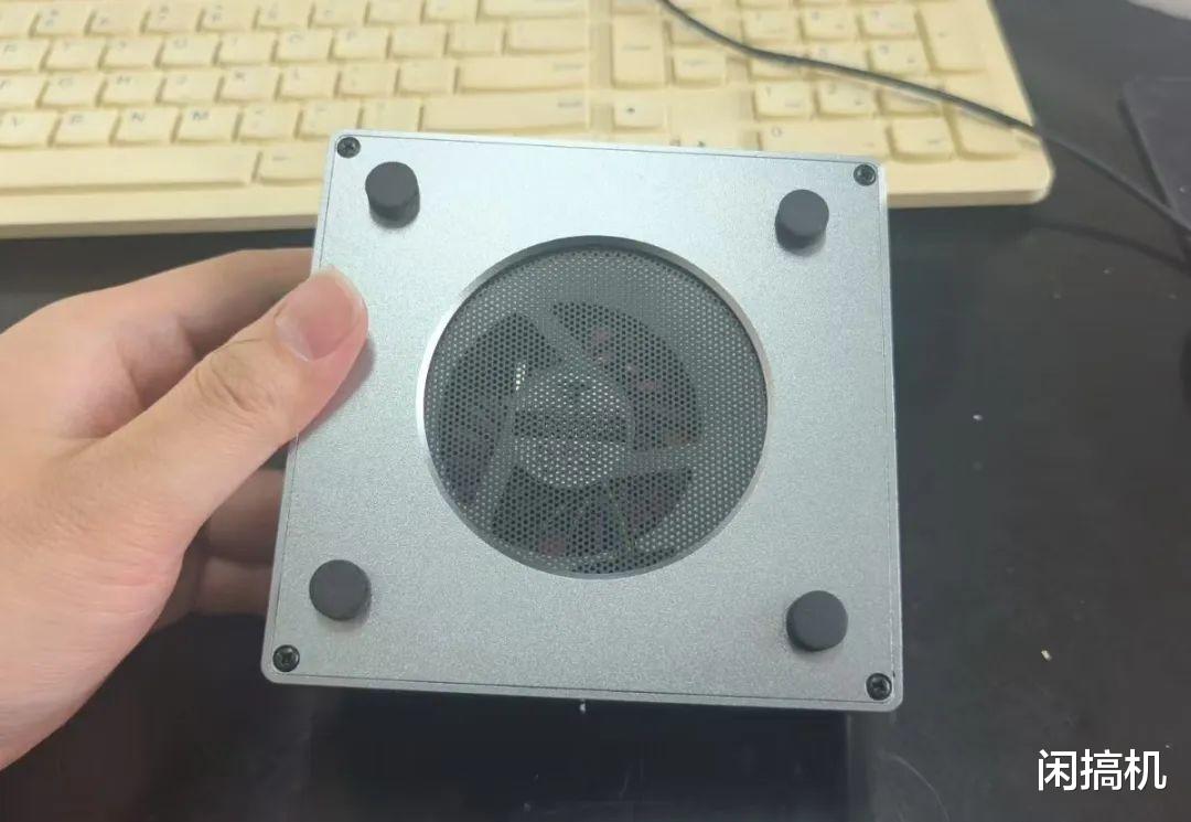 高性价比的AMD R9小主机，内存和硬盘可升级，准系统900元