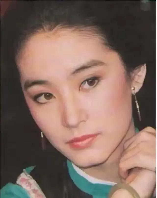 18岁林青霞美到啥程度?金庸:百年难遇!连周润发都看傻眼