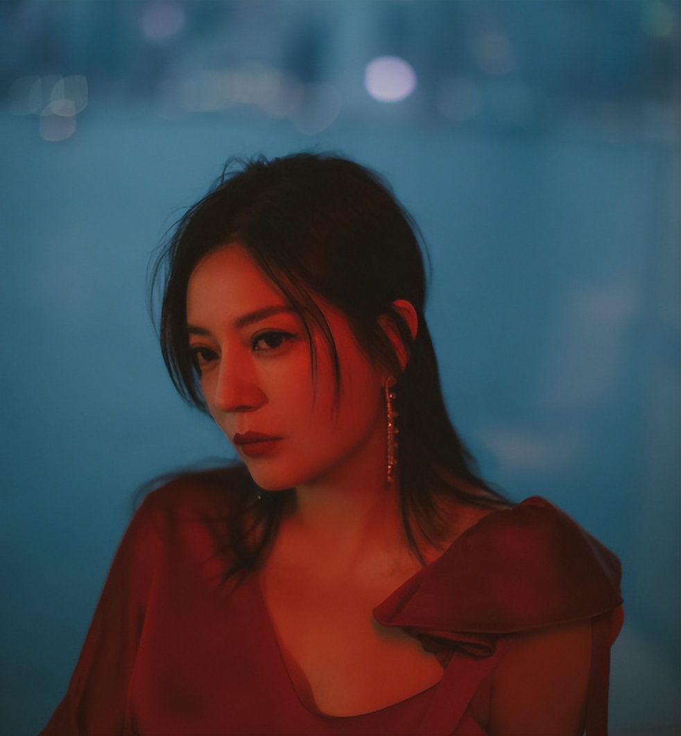 黄晓明公开点名才几天,赵薇近况接连曝光,有一点4年前就注定