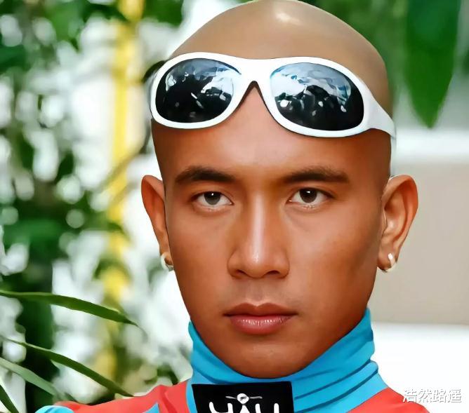 小杨阿姨被辞退由男保姆照顾,儿子迷恋看平板玩游戏,不愿接近汪小菲