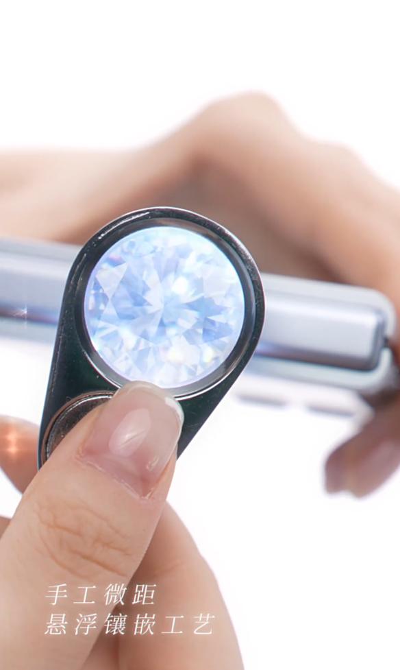 全球首款珠宝小折叠!小姐姐开箱联想moto razr 60冰钻限定版