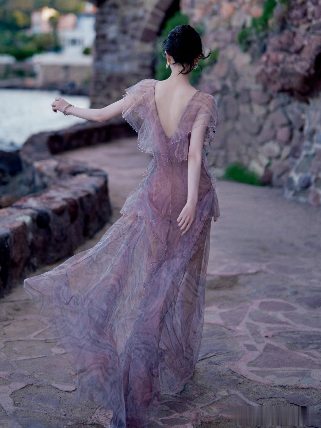 唐嫣戛纳电影节穿搭壁纸,香芋色彩的浪漫格调。