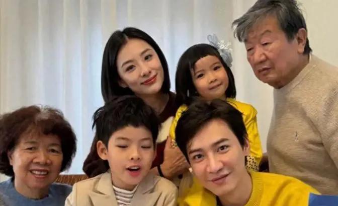 刘璇王弢13年婚姻亮红灯!深夜自曝抑郁背后藏双重隐痛