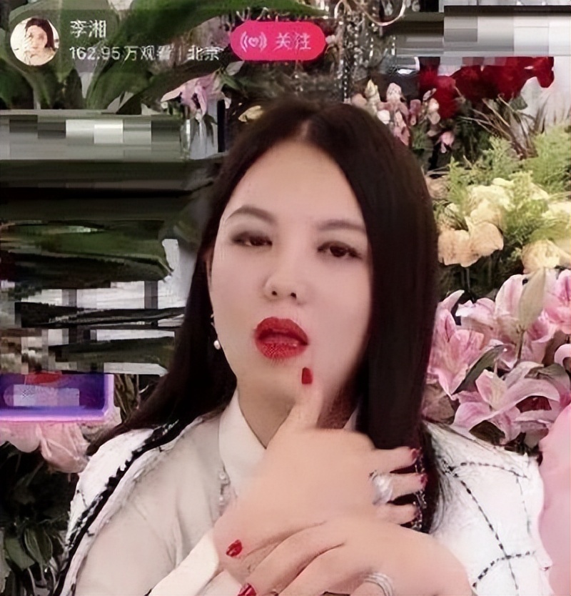 李湘全网被禁关，经常炫富生活奢靡，常年定居英国，前夫已经被抓