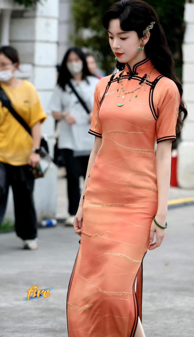 陈瑶《老九门2》三套旗袍造型惊艳亮相，是你心中的霍当家吗？