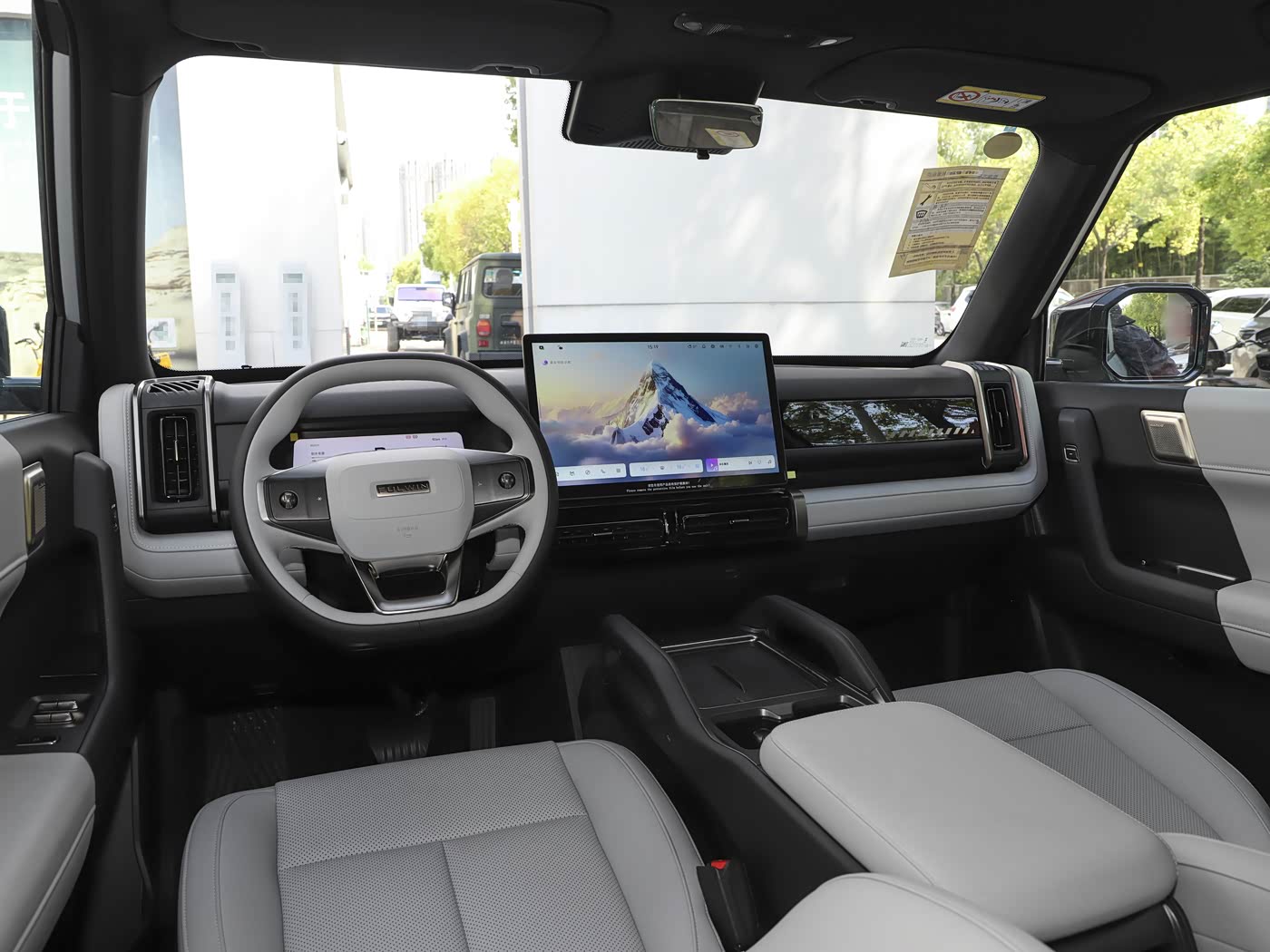 全新纯电“方盒子”SUV上市!不足10万起,外观硬朗,续航超400Km