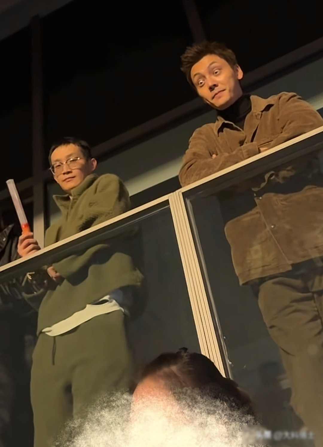 陈伟霆现身苏州看谢霆锋演唱会,侧颜逆天,霍汶希看得犯花痴