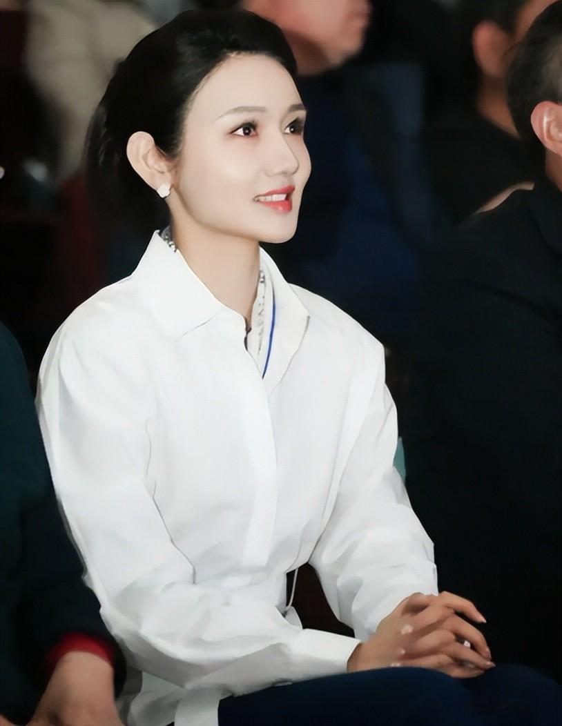 \央视穷鬼\龙洋底牌被扒光，每月撑死赚2万，和张韬关系一目了然