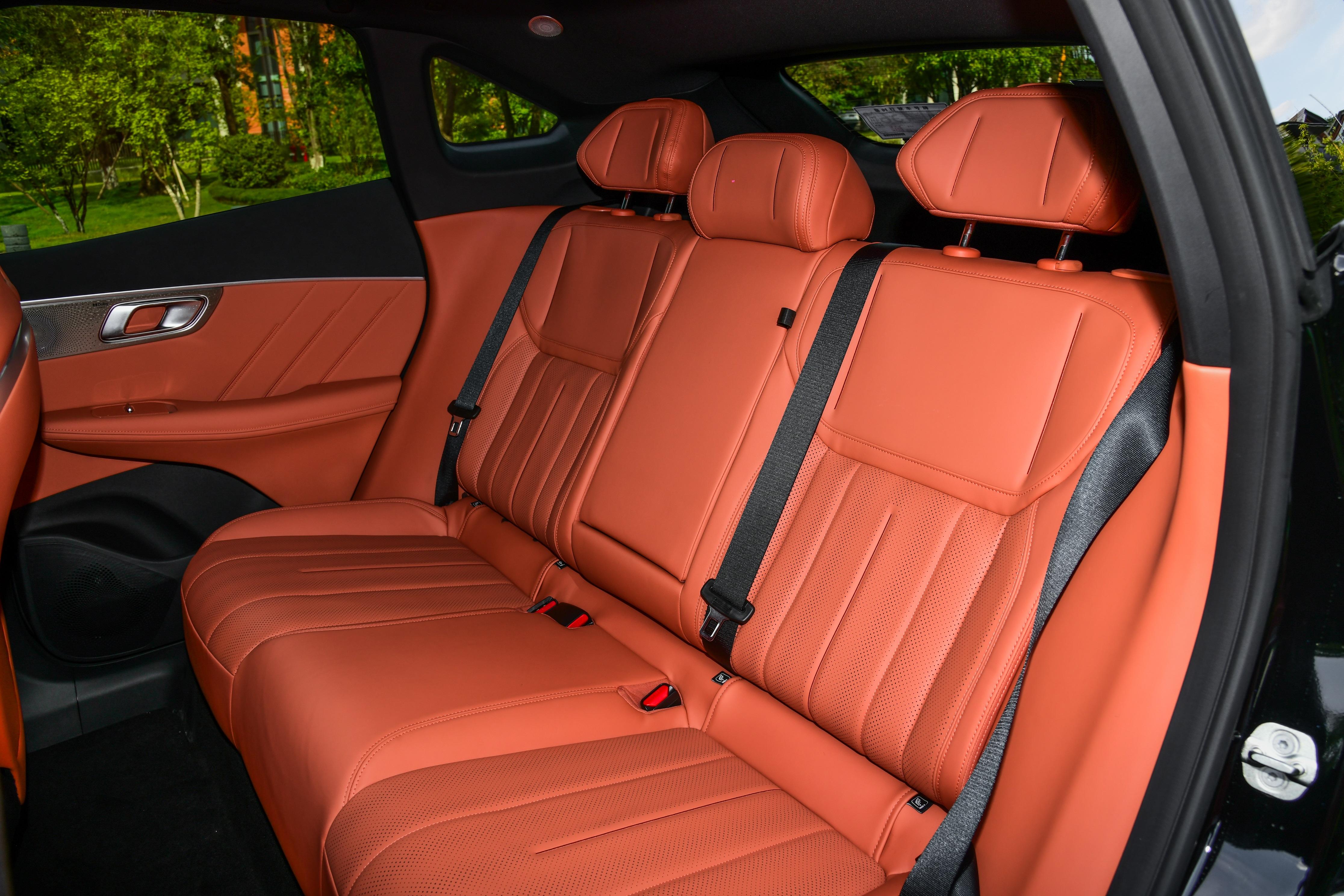 入门即高配！标配FSD悬架，2026款深蓝S07到底香不香？