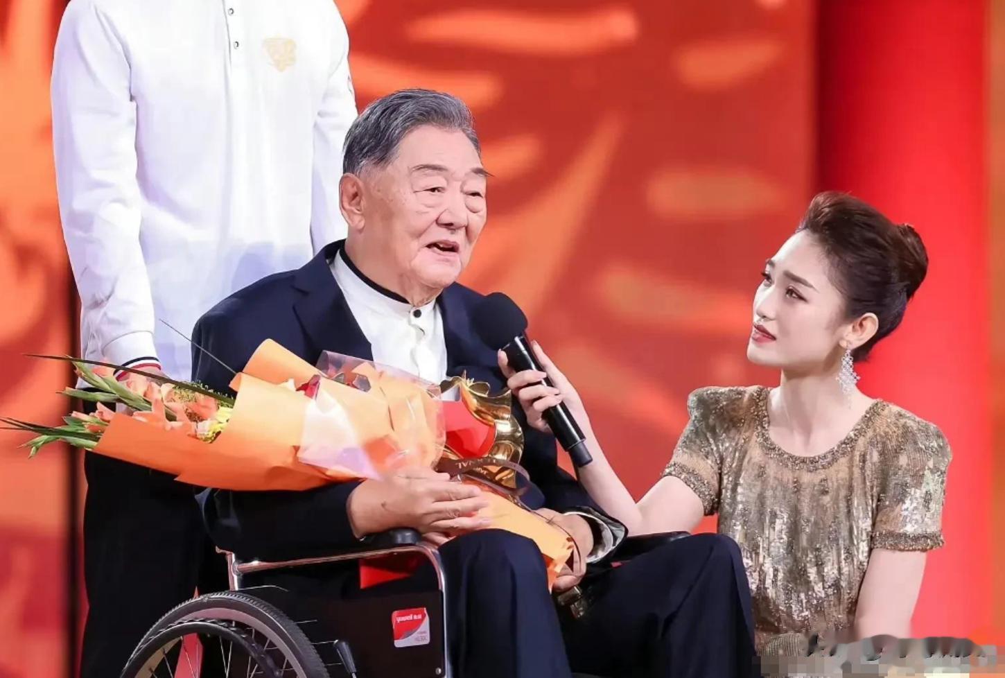 翟俊杰追悼会:儿子含泪接待,李雪健走路蹒跚,颜丙燕痛哭 太催泪