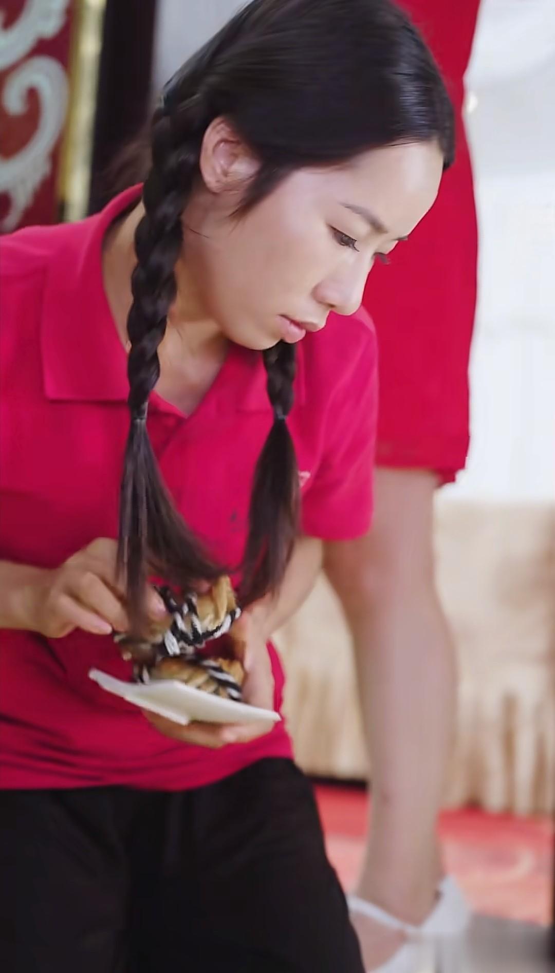 只高兴了一天，阿布想靠云朵发财的梦想就破裂了