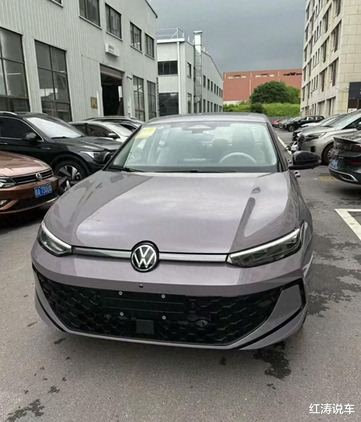 全新大众朗逸PRO现身,酷似“帕萨特PRO”,隐藏门把手+电子怀挡