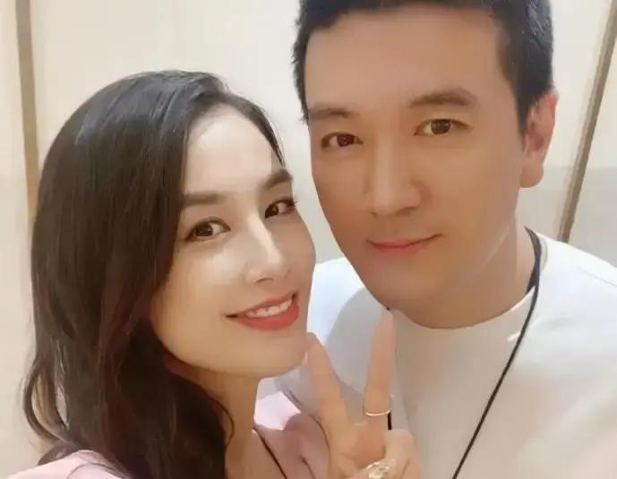 杨子直播曝看不上黄圣依挣的仨瓜俩枣,没对不起过她,快复合了